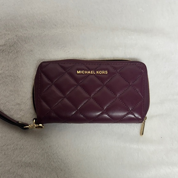 Michael Kors Plum Quilted Wristlet/ wallet - Picture 1 of 12